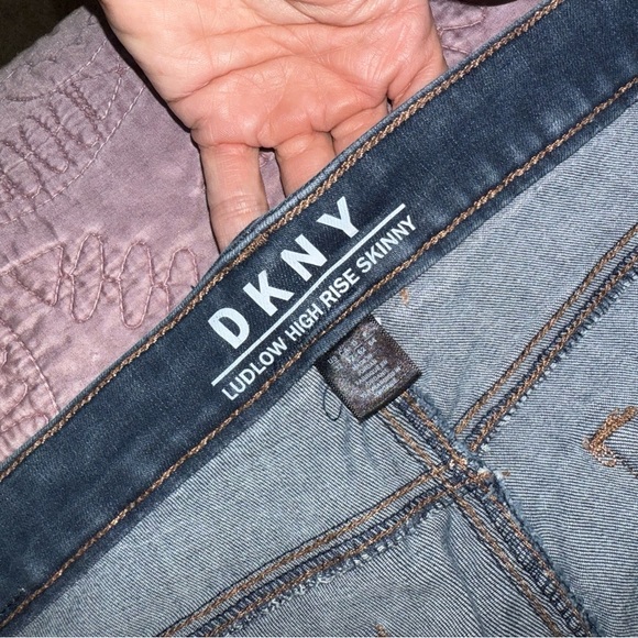 DKNY Women's Blue Skinny Jeans -Ludlow - Picture 7 of 10